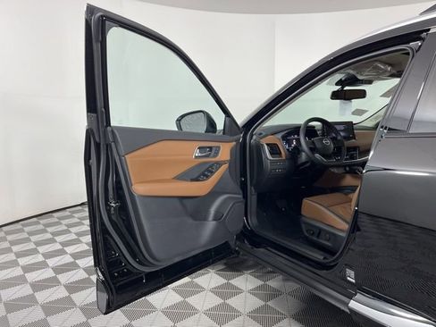 New 2026 Nissan Rogue Platinum image 16