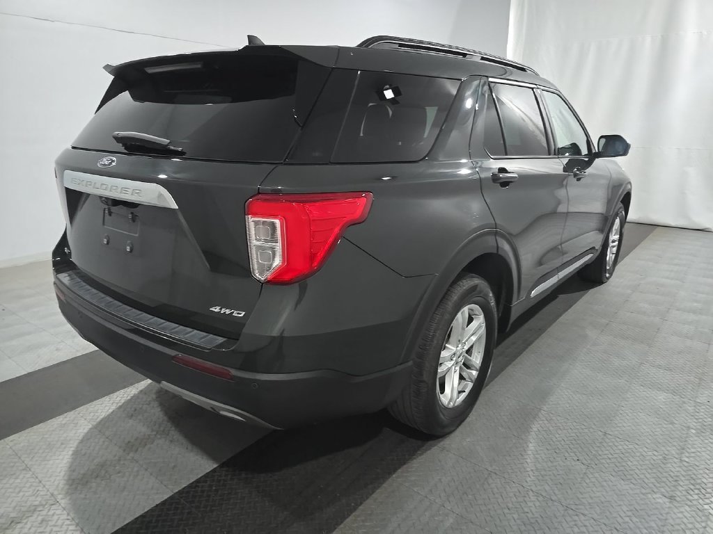 Used 2022 Ford Explorer XLT AWD/4WD image 2