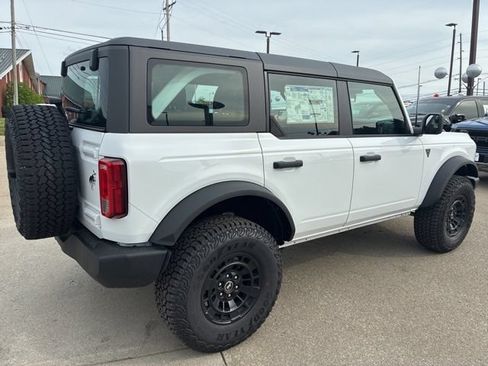 New 2026 Ford Bronco 4-Door w/ Sasquatch Package AWD/4WD image 8