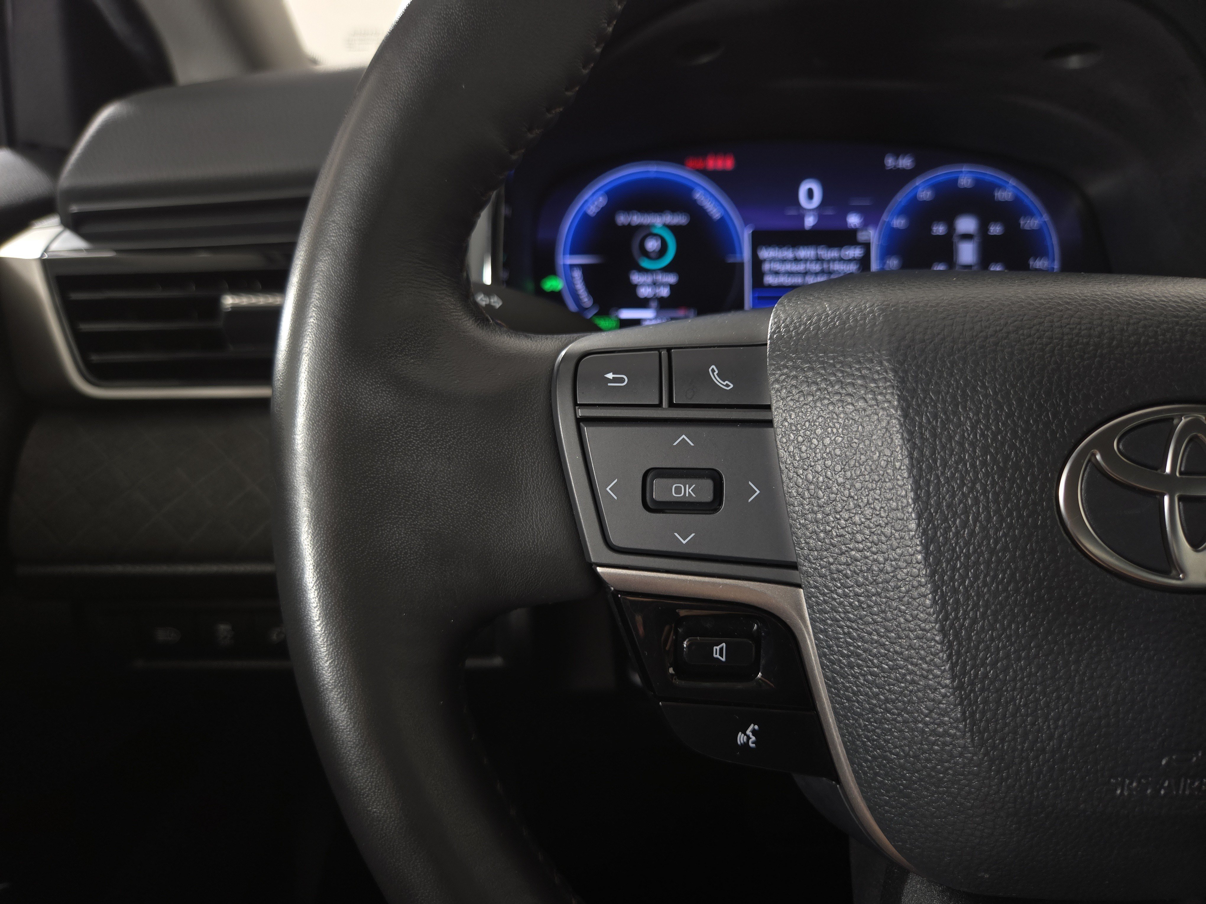 Used 2025 Toyota Camry XLE FWD image 14