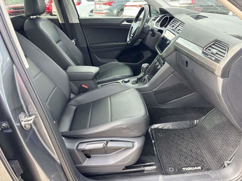 Used 2019 Volkswagen Tiguan SE w/ Panoramic Sunroof Package image 17