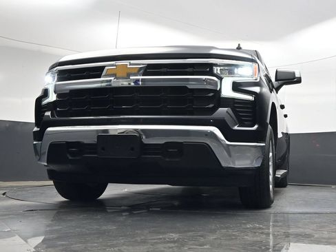 Used 2022 Chevrolet Silverado 1500 LT AWD/4WD image 45