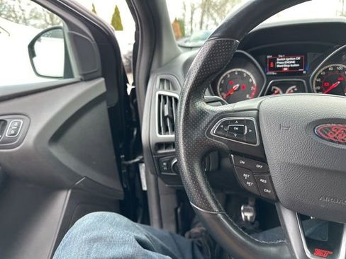 Used 2017 Ford Focus ST image 39