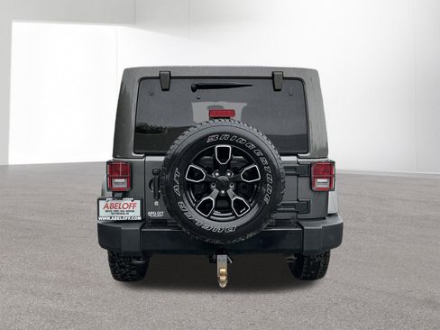 Used 2018 Jeep Wrangler Unlimited Sahara AWD/4WD image 4