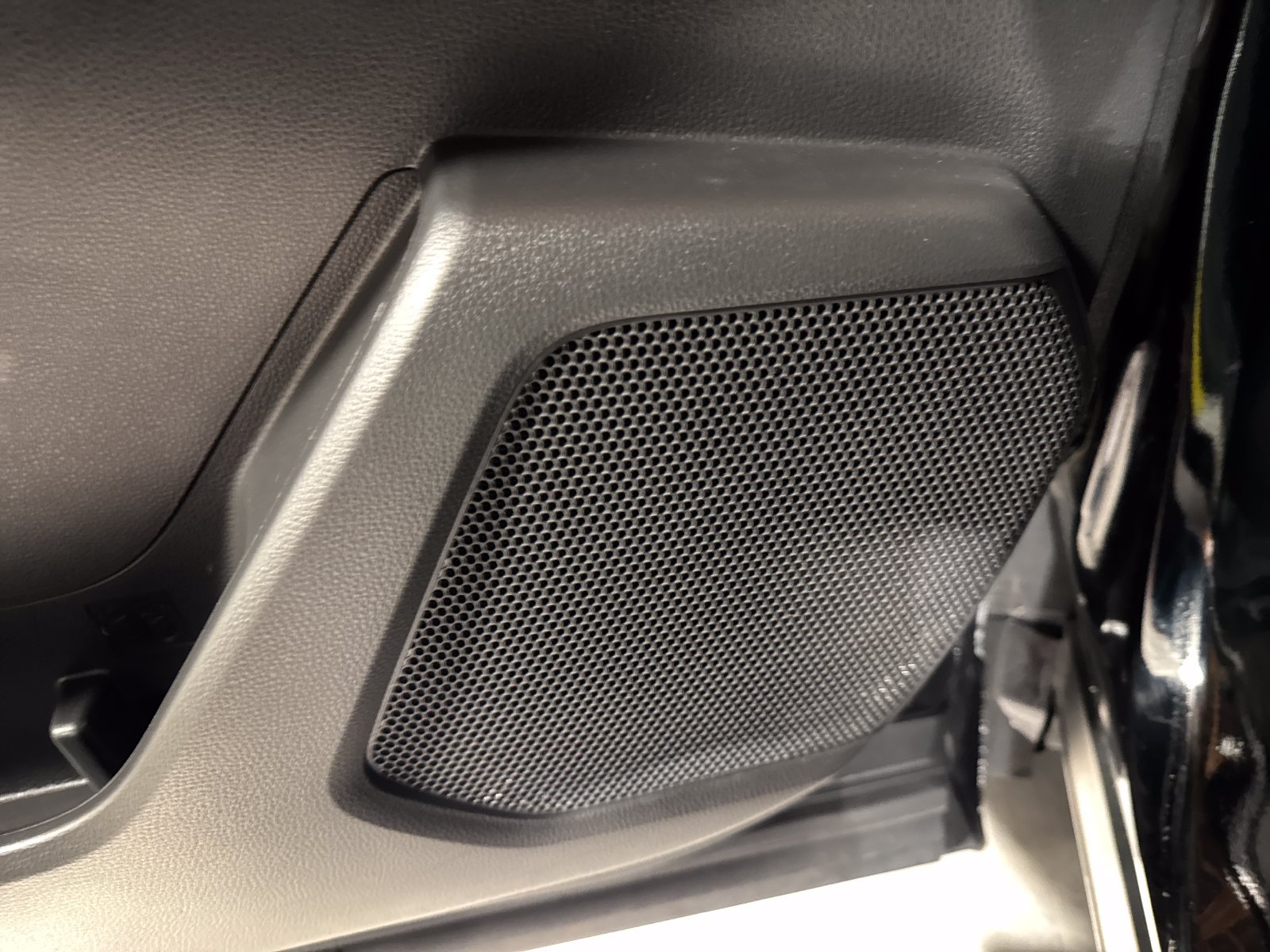 Used 2021 Toyota Highlander XLE AWD/4WD image 17