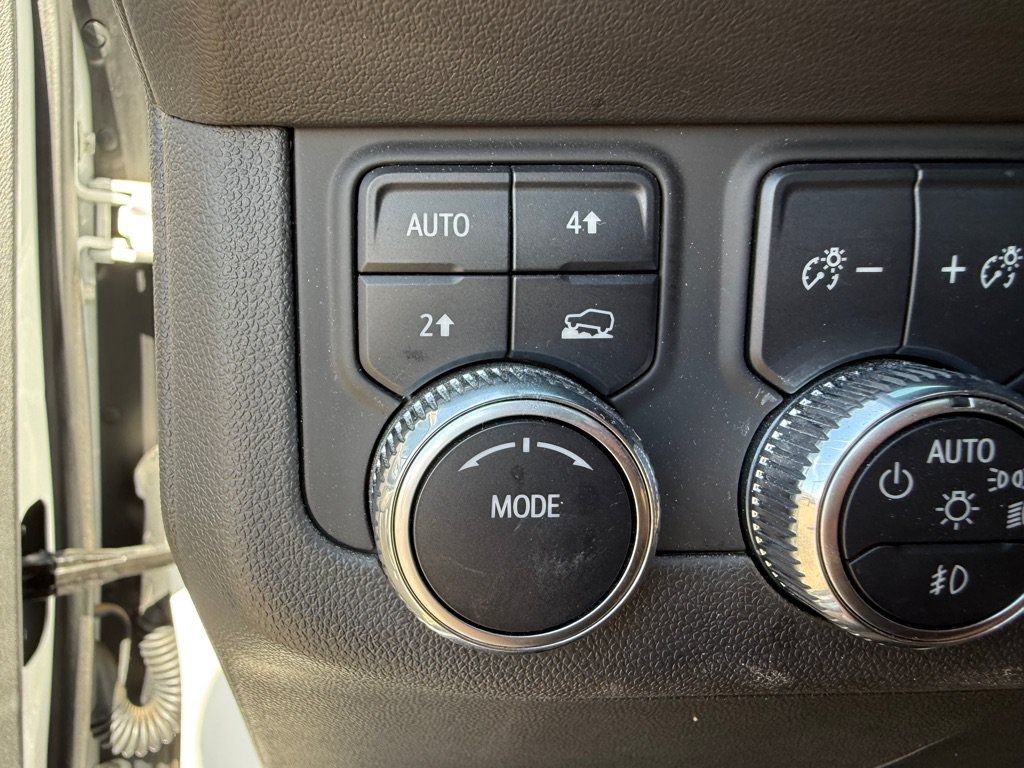 Used 2023 GMC Yukon SLT w/ SLT Premium Package AWD/4WD image 13
