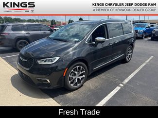 Used 2021 Chrysler Pacifica Limited w/ Uconnect Theater Family Group AWD/4WD video 1