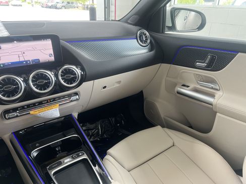 Used 2025 Mercedes-Benz GLA 250 image 28