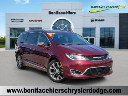 Used 2019 Chrysler Pacifica Limited w/ Tire & Wheel Group