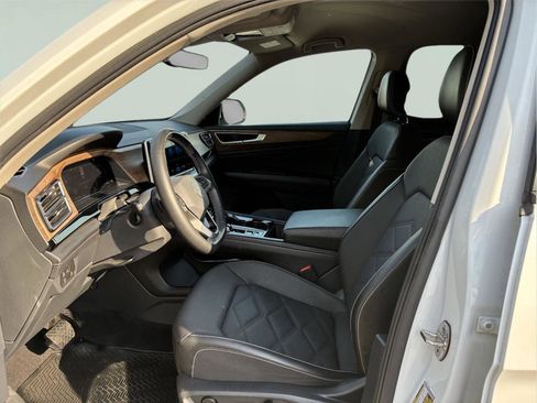 Used 2024 Volkswagen Atlas SE AWD/4WD image 17