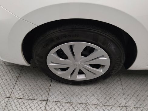 Used 2025 Nissan Versa S image 31