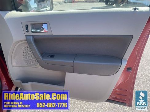 Used 2010 Ford Focus SES FWD image 13