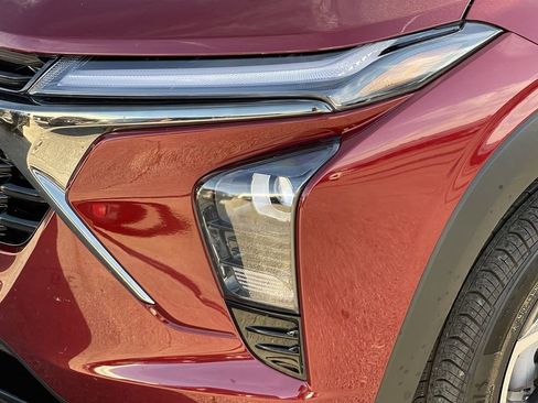 Used 2025 Chevrolet Trax RS w/ Driver Confidence Package image 7