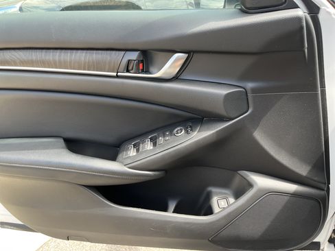 Used 2018 Honda Accord EX image 27