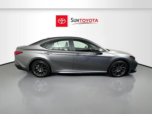 Used 2025 Toyota Camry SE w/ Convenience Package image 2