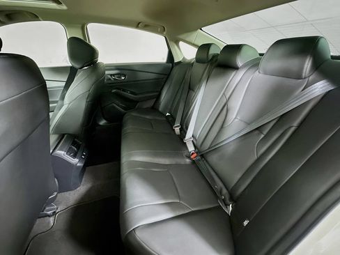 Used 2023 Honda Accord Touring image 14