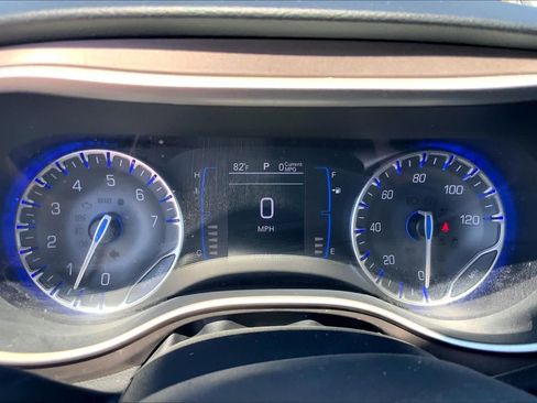 Used 2018 Chrysler Pacifica Touring Plus w/ Tire & Wheel Group FWD image 26