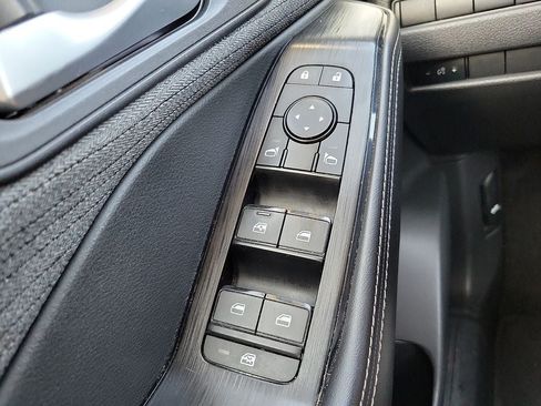 Used 2022 Nissan Rogue SV FWD image 13