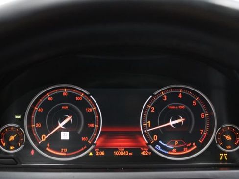 Used 2015 BMW 750Li xDrive AWD/4WD image 23