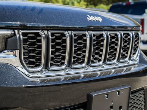 New 2025 Jeep Grand Cherokee Laredo X w/ Luxury Tech Group I image 12