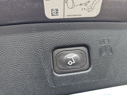 Used 2019 Ford Edge Titanium w/ Equipment Group 301A image 9