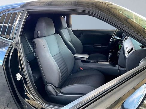 Used 2013 Dodge Challenger SXT image 24