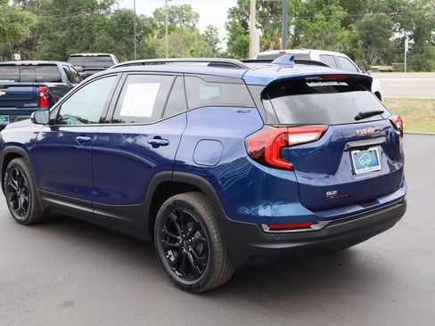 Used 2022 GMC Terrain SLT w/ Infotainment Package II FWD image 7