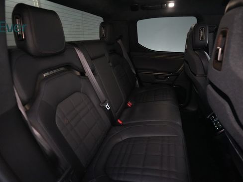 Used 2025 Rivian R1T Premium Tri AWD/4WD image 5