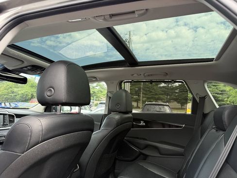 Used 2019 Kia Sorento SX w/ SX Touring Package AWD/4WD image 22