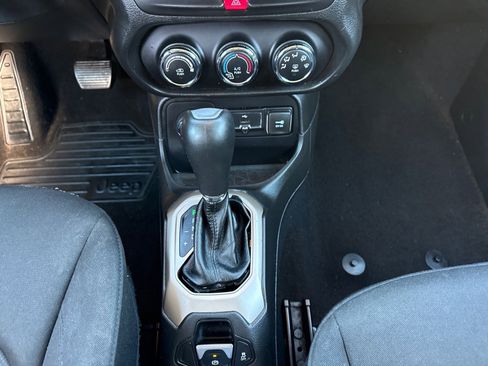 Used 2016 Jeep Renegade Latitude AWD/4WD image 20