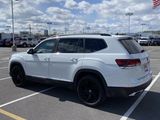 Used 2023 Volkswagen Atlas SE w/ Black Wheel Package image 3