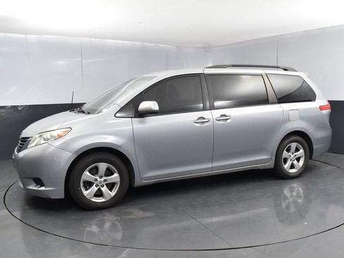 Used 2014 Toyota Sienna LE FWD image 5