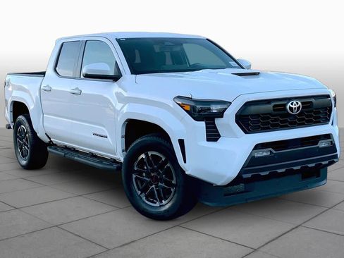 Used 2024 Toyota Tacoma TRD Sport w/ TRD Sport Upgrade Package RWD image 4