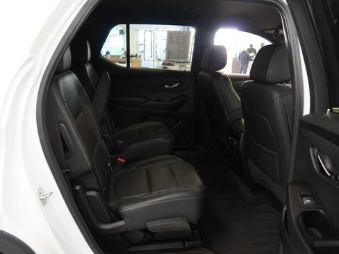 Used 2023 Chevrolet Traverse LT image 24