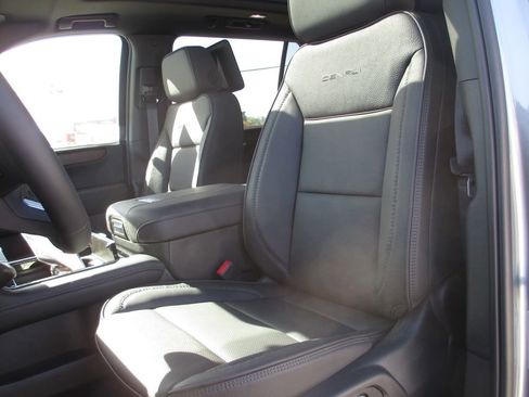 New 2026 GMC Yukon XL Denali w/ Denali Reserve Package AWD/4WD image 11