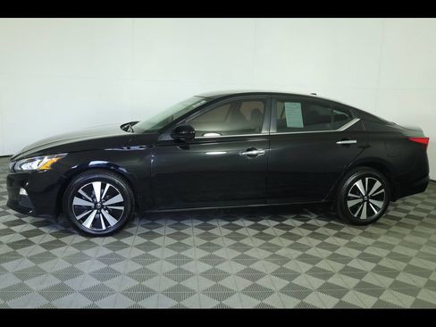 Used 2022 Nissan Altima 2.5 SV AWD/4WD image 12