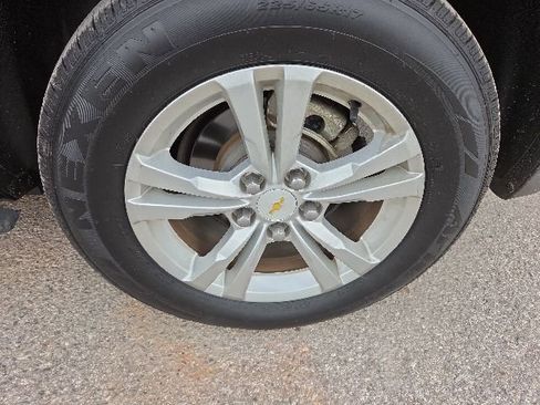 Used 2017 Chevrolet Equinox LS FWD image 18