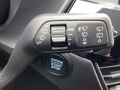 Used 2025 Ford Escape ST-Line image 24