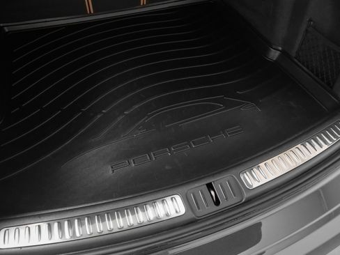 Used 2025 Porsche Macan image 18