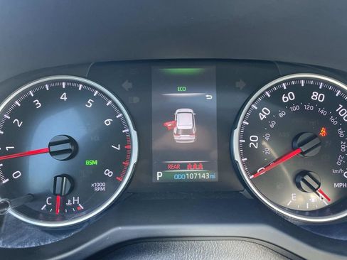 Used 2021 Toyota RAV4 XLE Premium FWD image 29