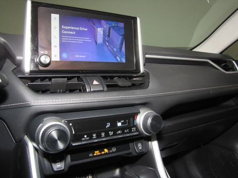 Used 2024 Toyota RAV4 LE AWD/4WD image 7
