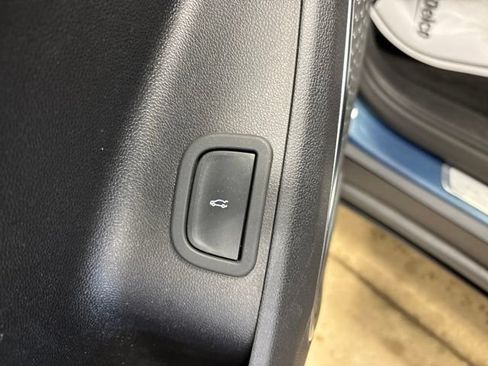 Used 2025 Buick Enclave Preferred FWD image 36