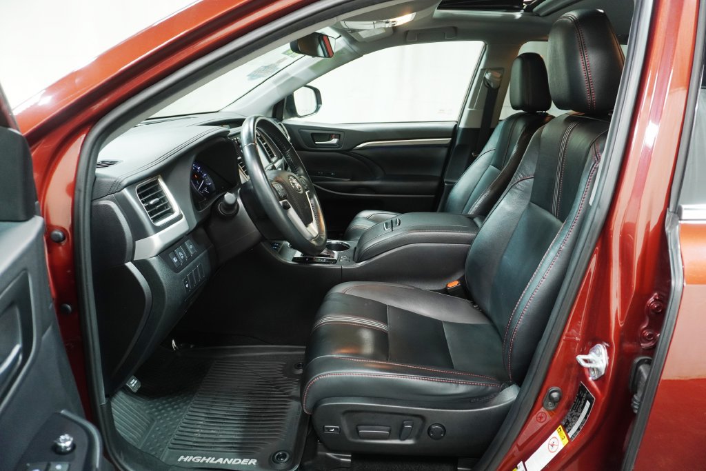 Used 2019 Toyota Highlander SE AWD/4WD image 12