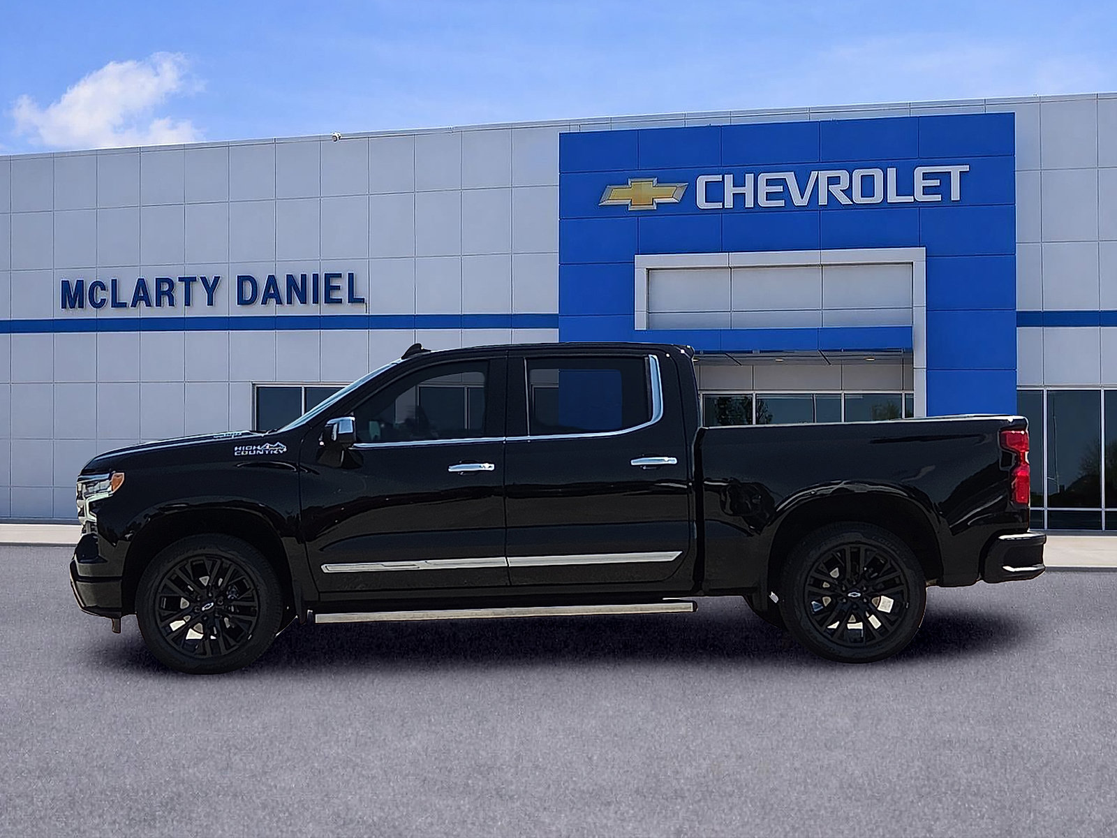 Used 2025 Chevrolet Silverado 1500 High Country AWD/4WD image 3