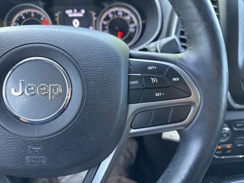 Used 2019 Jeep Cherokee Latitude w/ Cold Weather Group AWD/4WD image 24