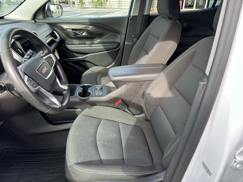 Used 2024 GMC Terrain SLE w/ Driver Convenience Package image 12