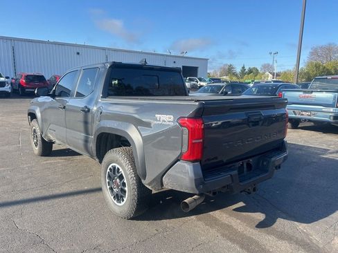 Used 2024 Toyota Tacoma TRD Off-Road w/ TRD Off Road Upgrade Package image 6