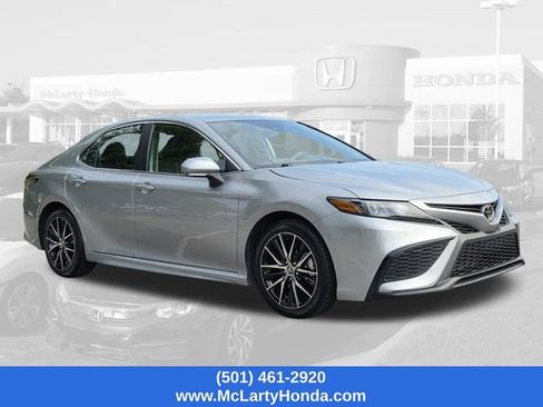Used 2024 Toyota Camry SE FWD image 4