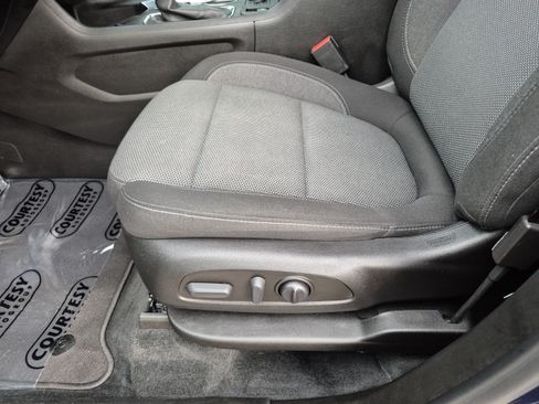 Used 2023 Chevrolet Traverse LT FWD image 21