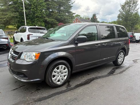 Used 2019 Dodge Grand Caravan SE FWD image 2
